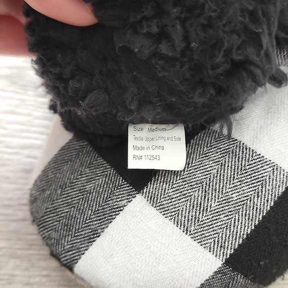 Snoozies! Slippers checker board pattern - Picture 2 of 4